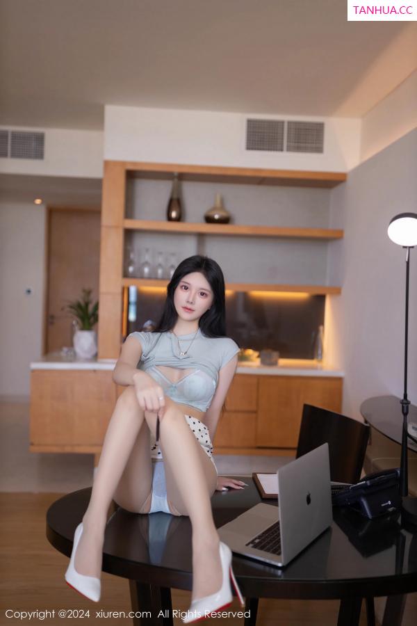   [XiuRen]高清写真图 2024.06.28 No.8774 幼幼 肉丝美腿第14张图片